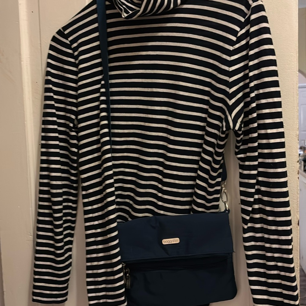 Baggalini Flip Zip Crossbody purse